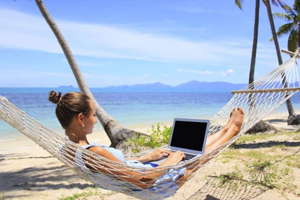 Top pet razloga zašto uvesti vize za digitalne nomade vize za digitalne nomade