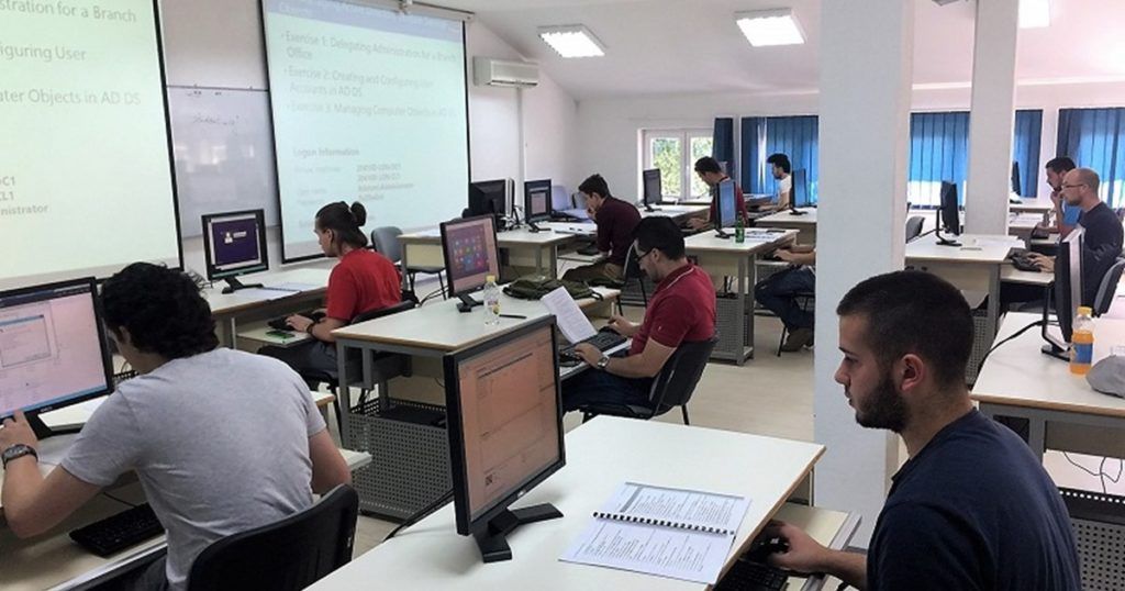 Fakultet informacijskih tehnologija u Mostaru Fakultet informacijskih tehnologija u Mostaru