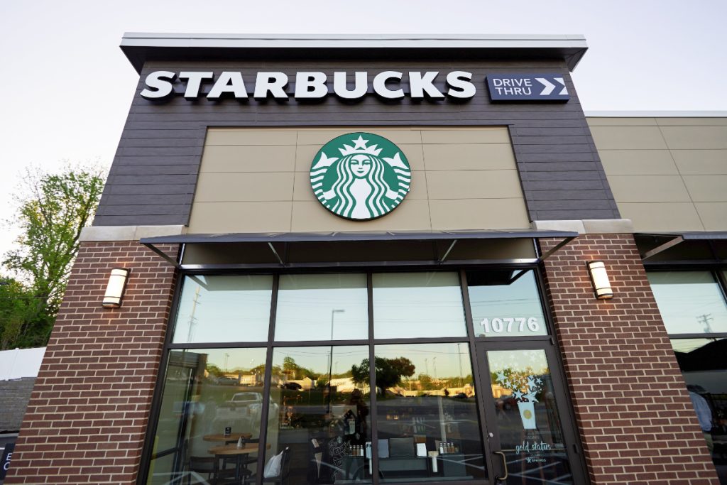 Starbucks kafa koju u satu svaki dan popije 360 miliona ljudi Starbucksstorefront Lead