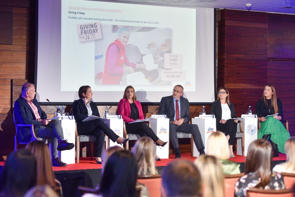 S rastom prometa od 20,16% dmBiH završio poslovnu godinu 2021/22. Konferencija Za Medije Dm 2022 12