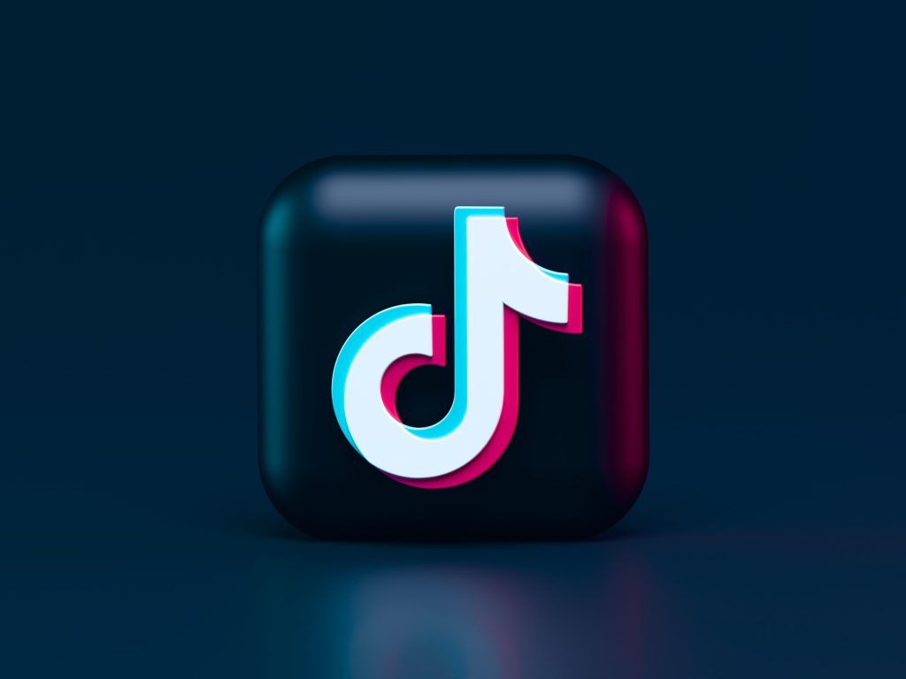 Zarada na TikToku Alexander Shatov I4P0Fcjdbji Unsplash